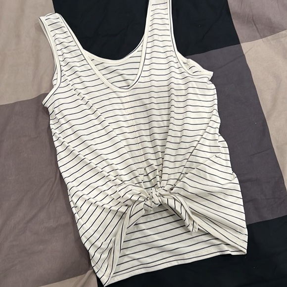 Old Navy Active wear size L - Picture 1 of 3